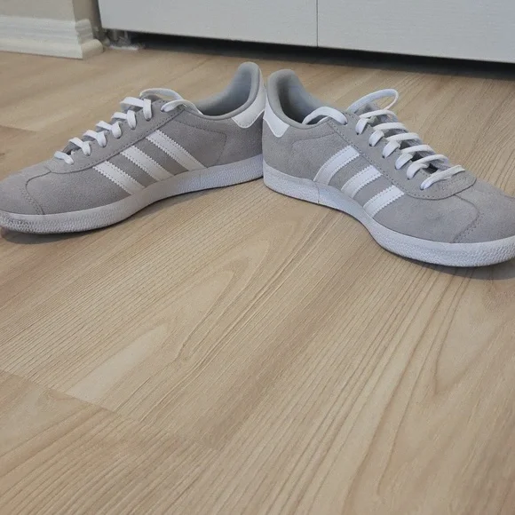 Adidas Gazelle Light Gray and White Sneakers EUC - Picture 4 of 8